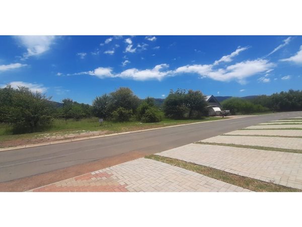 1230 m² Land available in Melodie