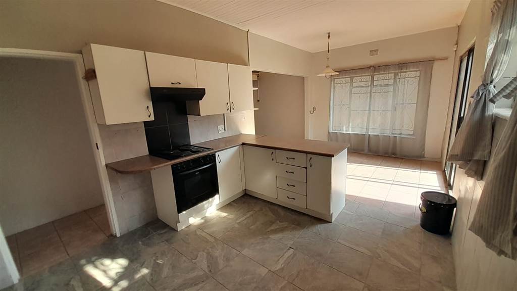 3 Bed House in Rietfontein photo number 10