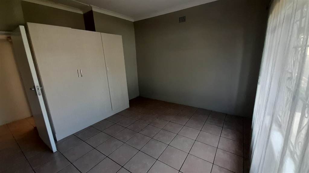 3 Bed House in Rietfontein photo number 8