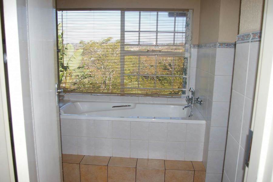 3 Bed Townhouse in Nelspruit photo number 8