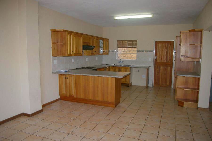 3 Bed Townhouse in Nelspruit photo number 4