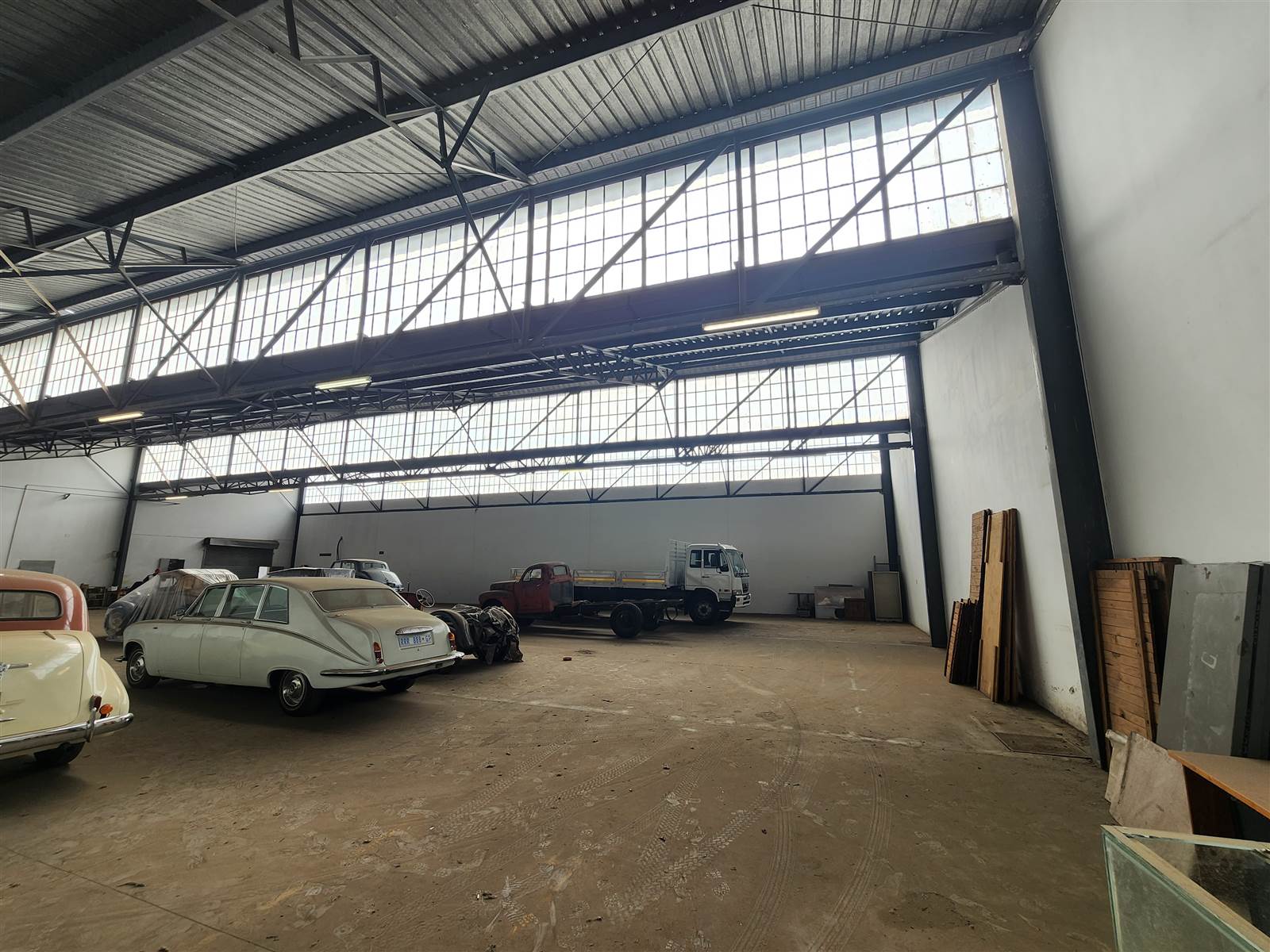 1000  m² Industrial space in Elandsfontein AH photo number 3