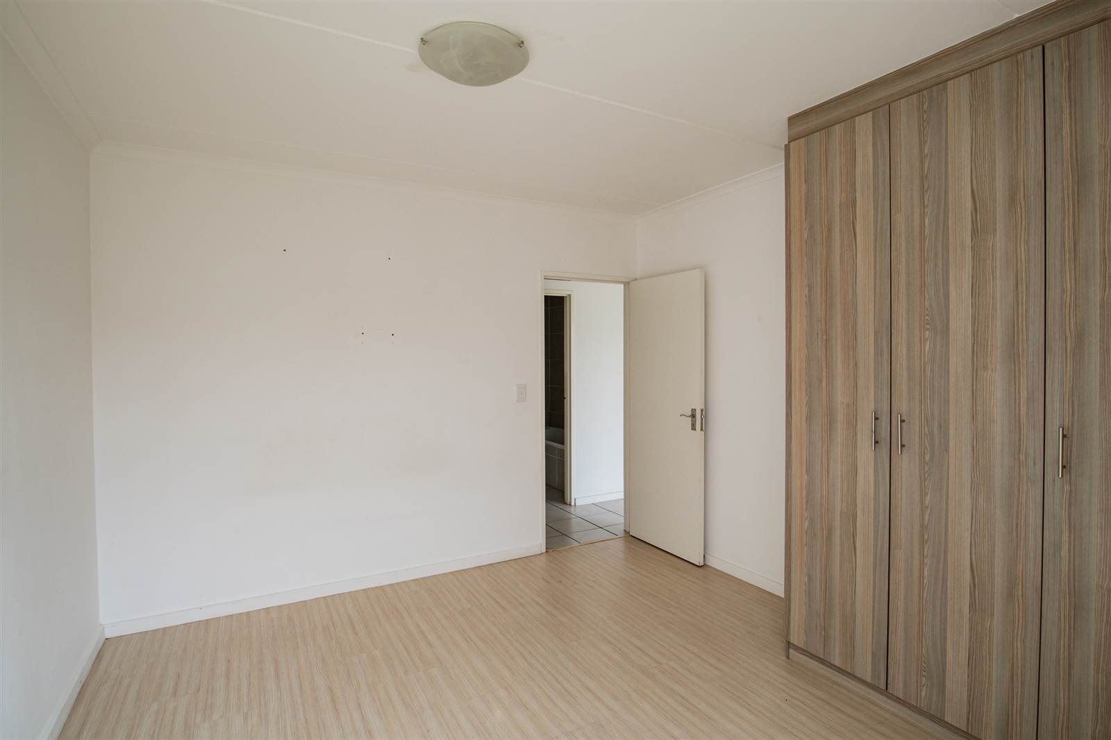 2 Bed Apartment in Muizenberg photo number 9