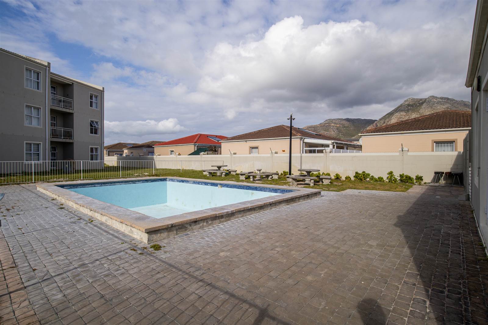 2 Bed Apartment in Muizenberg photo number 14