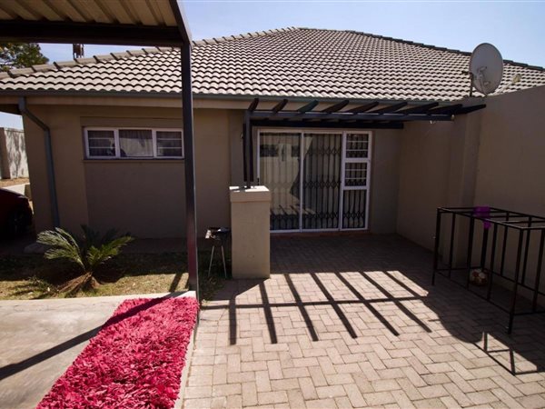3 Bedroom Townhouse 3 Bedroom Townhouse