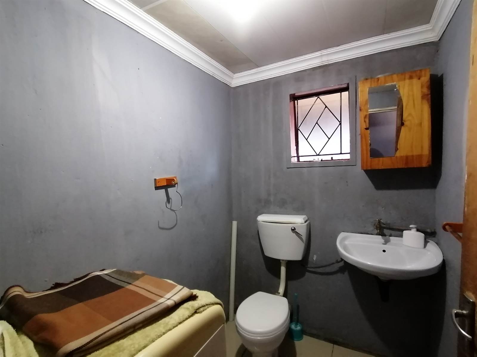 2 Bed House in Bohlokong photo number 8