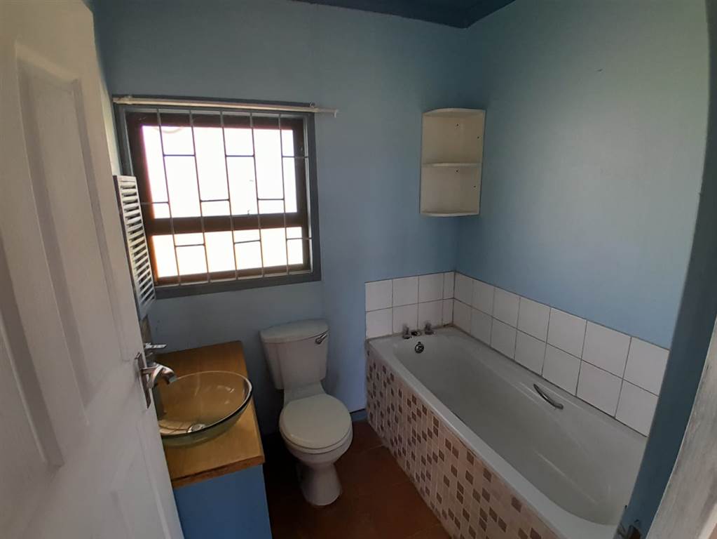2 Bed House in Bloemfontein Farms photo number 8