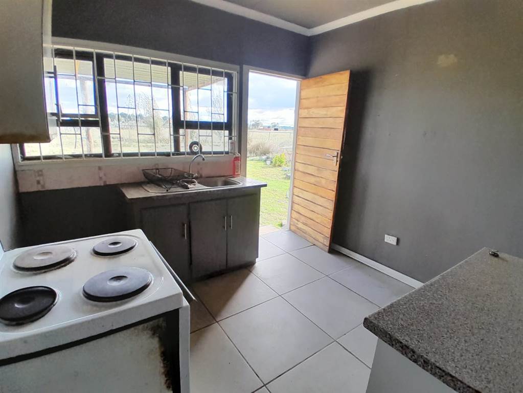 2 Bed House in Bloemfontein Farms photo number 4