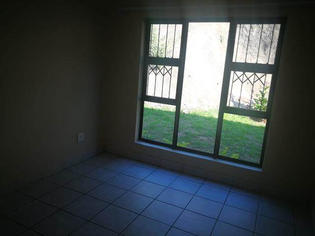 3 Bed Townhouse in Amanzimtoti photo number 6