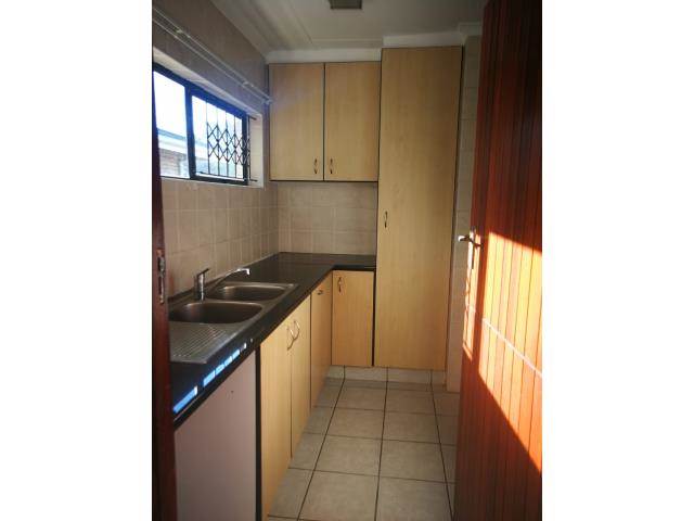3 Bed Townhouse in Amanzimtoti photo number 4