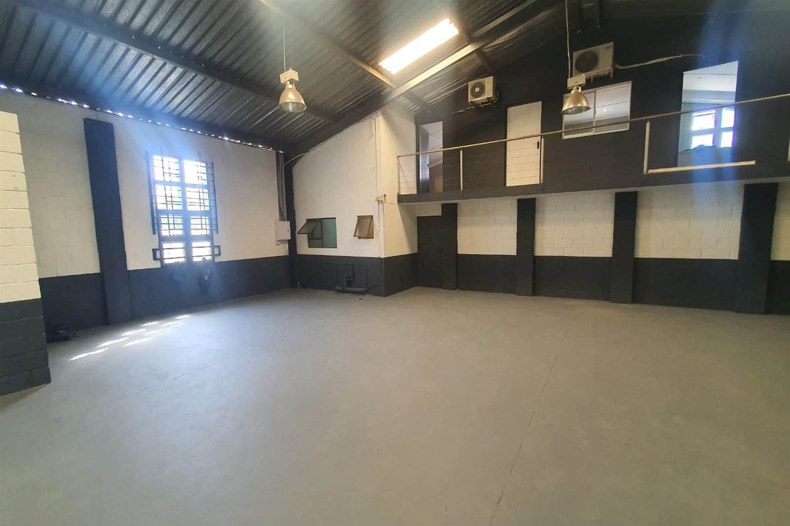570  m² Industrial space in Walmer photo number 3
