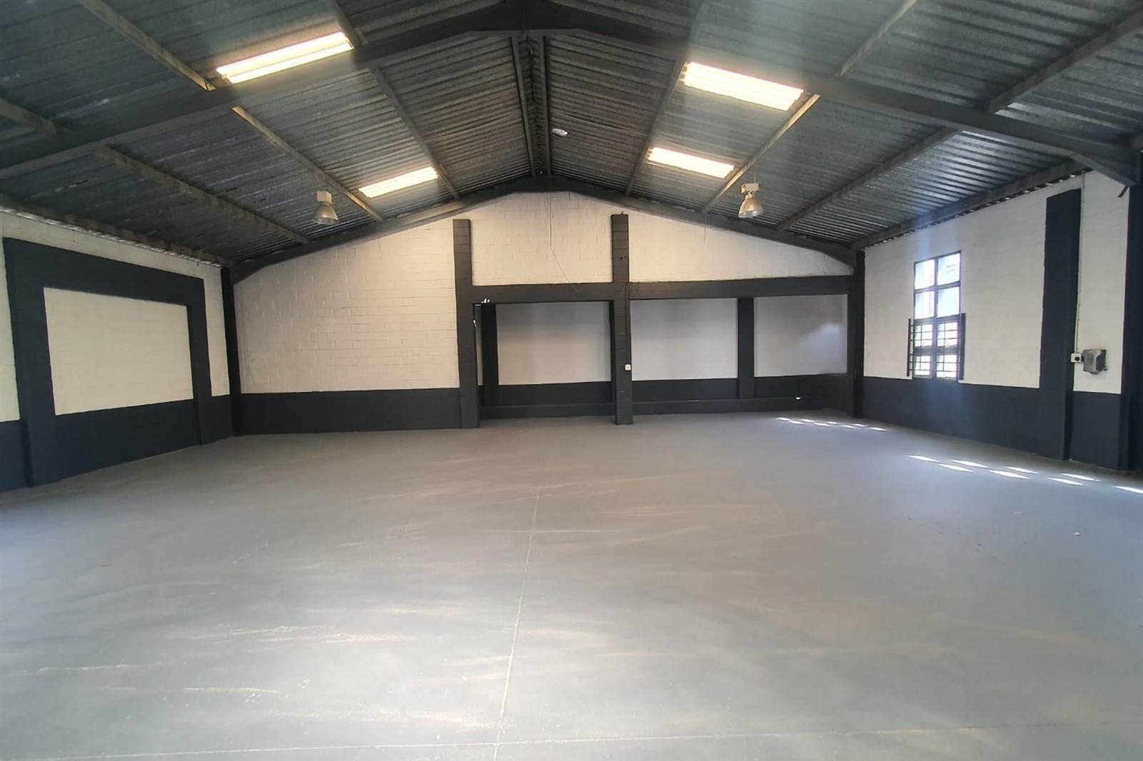 570  m² Industrial space in Walmer photo number 1