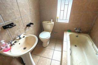 3 Bed House in Geduld photo number 10