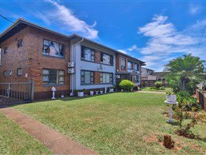 3 Bed Apartment in Amanzimtoti