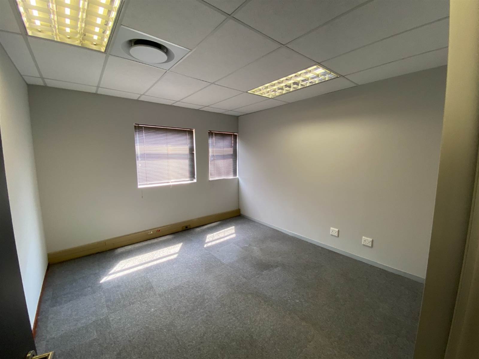 118  m² Office Space in Faerie Glen photo number 8