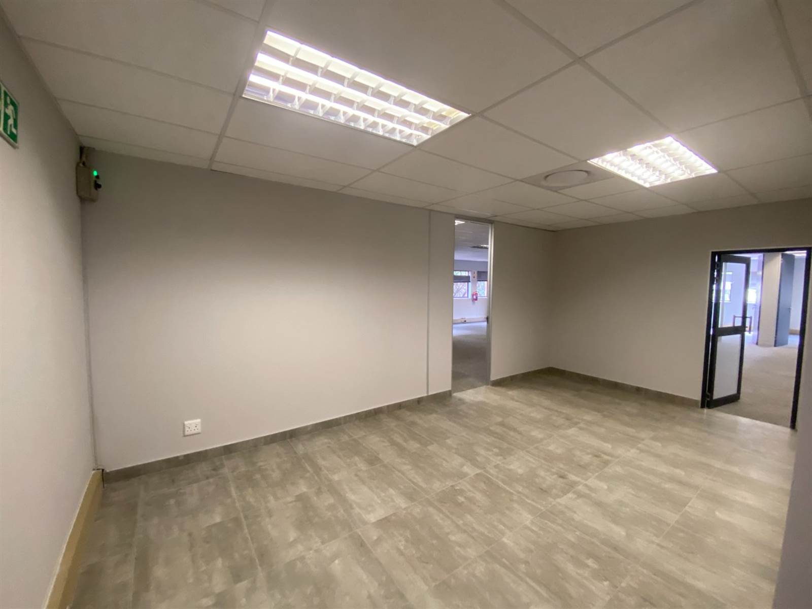 118  m² Office Space in Faerie Glen photo number 3
