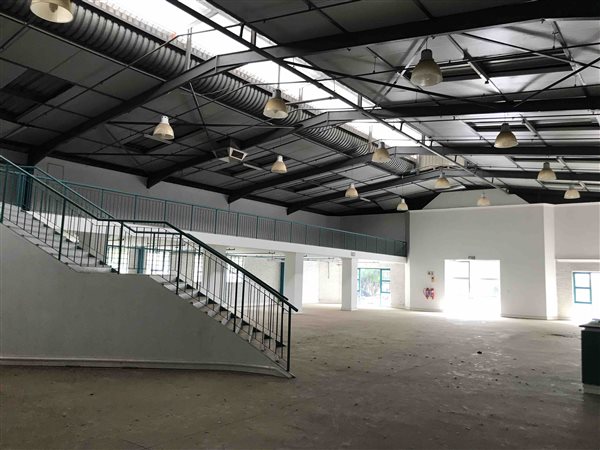 1 250  m² Industrial space