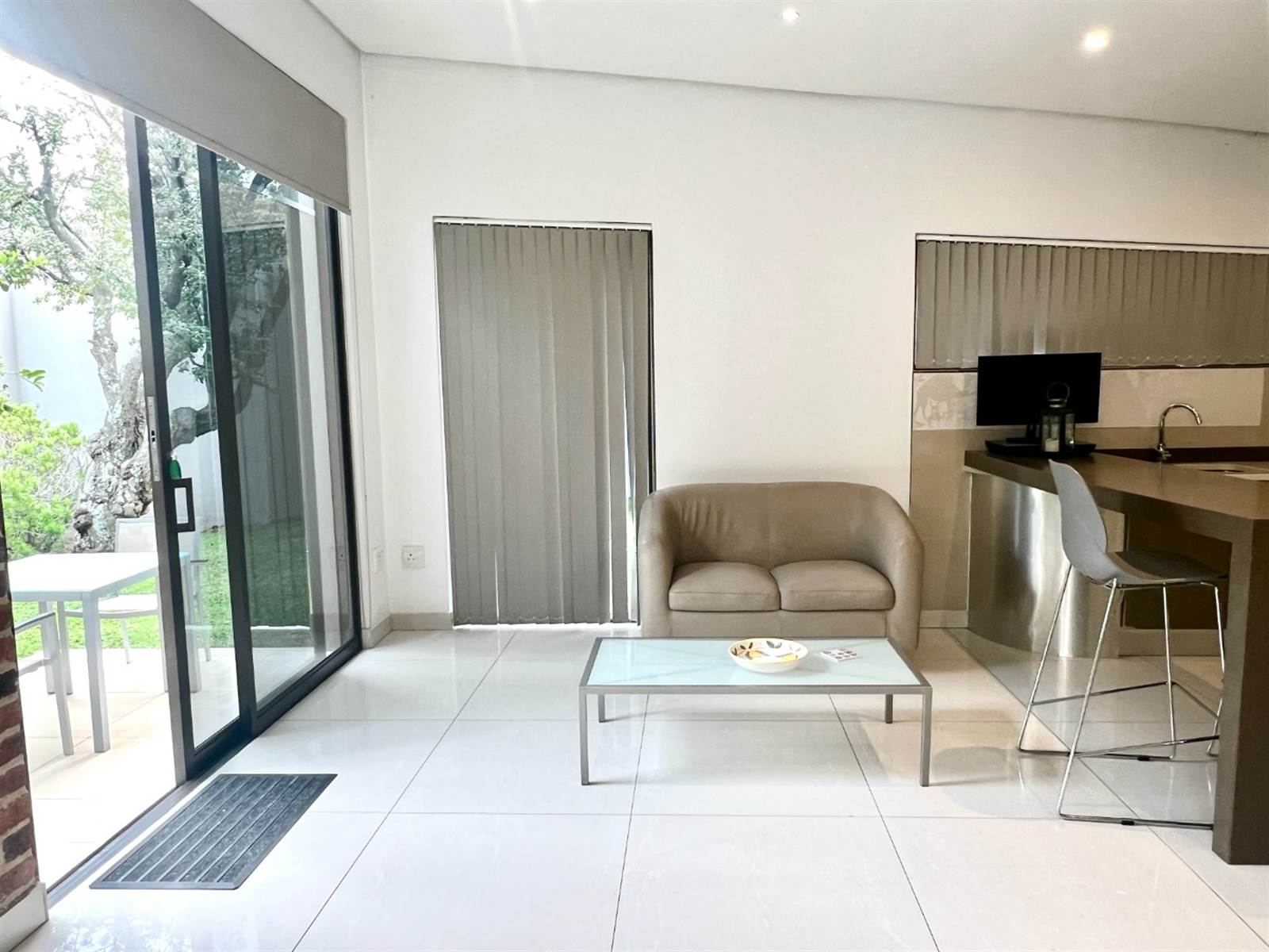 Studio apartment in Craighall Park photo number 8