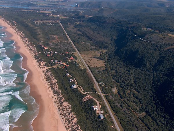 653 m² Land available in Keurboomstrand