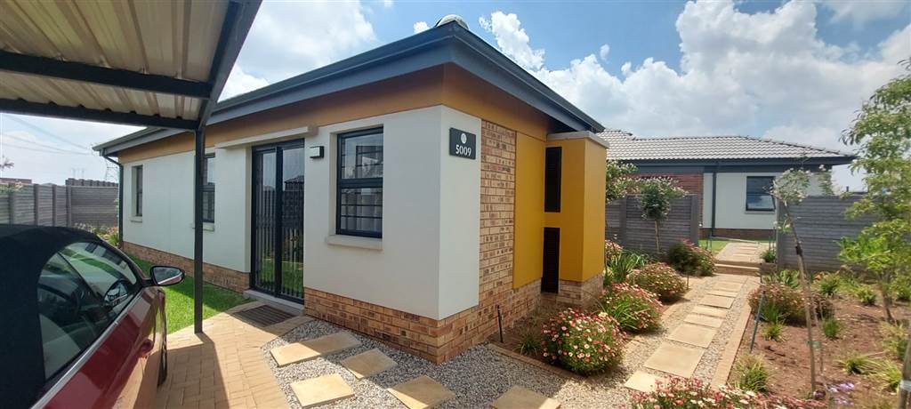 3 Bed House in Braamfontein photo number 2