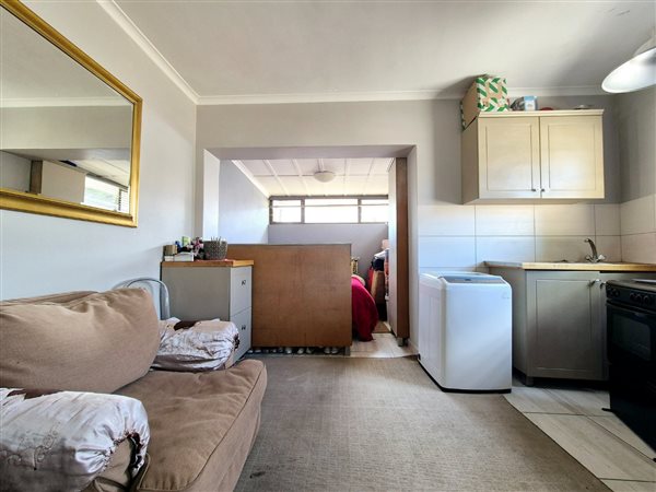 1 Bed Apartment in Wynberg Upper