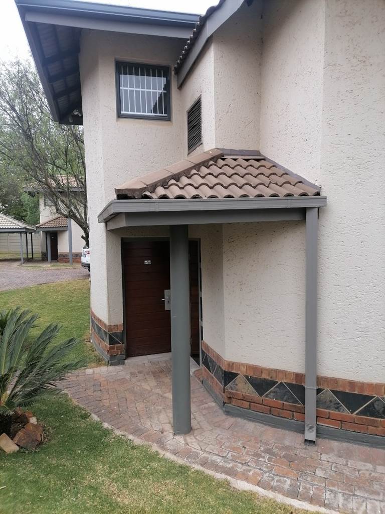 3 Bed Townhouse in Benoni AH photo number 1
