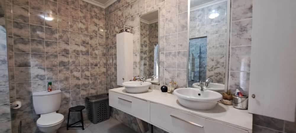 4 Bed House in Florentia photo number 24