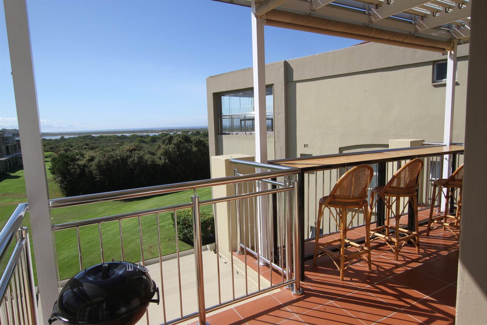 2 Bed Apartment in Goose Valley Golf Estate photo number 2