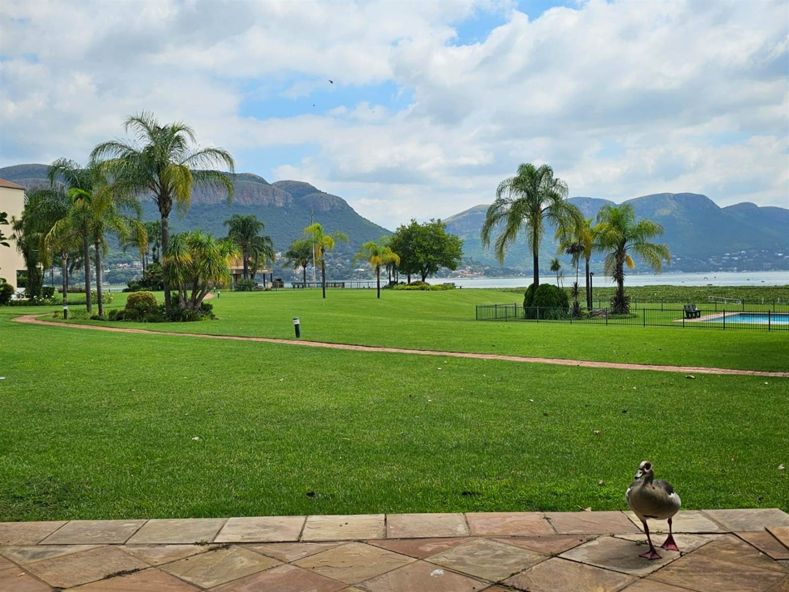 2 Bed Apartment in Hartbeespoort Dam photo number 18