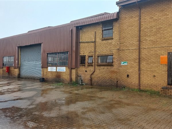 880  m² Industrial space