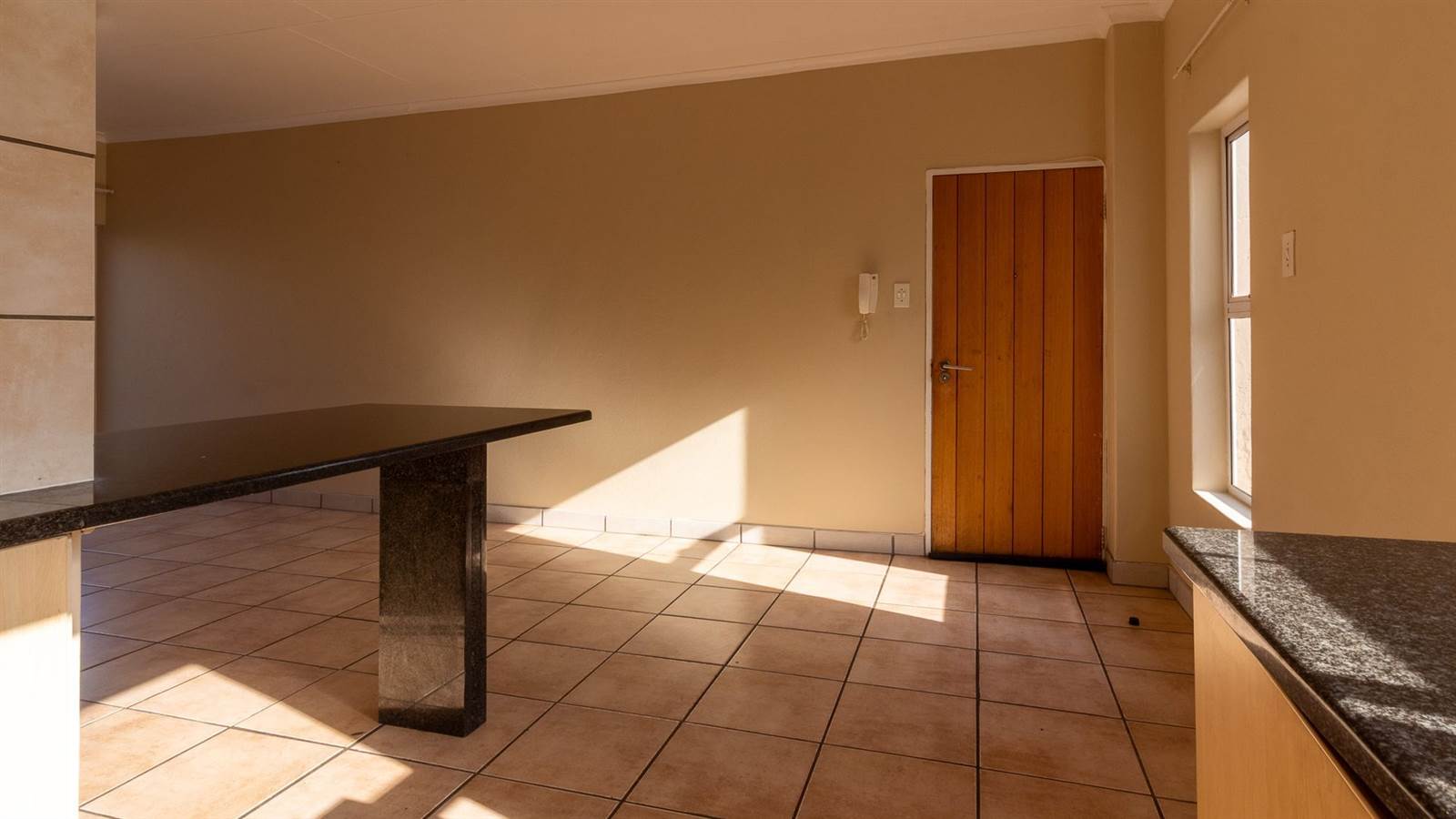 2 Bed Apartment in Randburg Central photo number 8