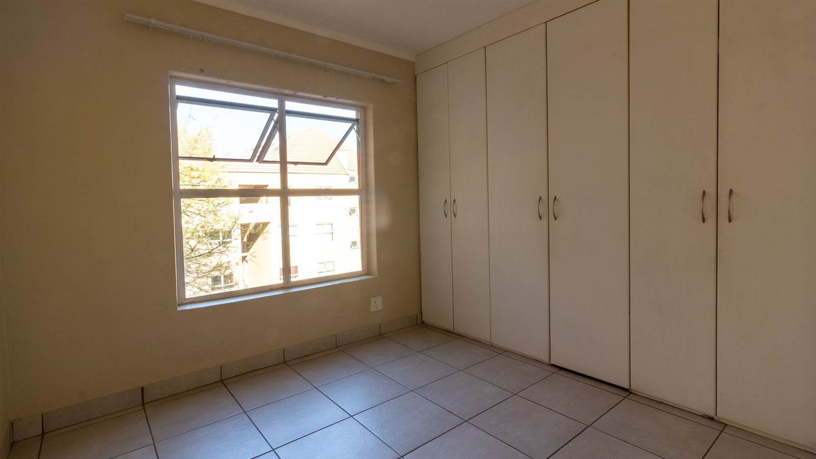 2 Bed Apartment in Randburg Central photo number 6