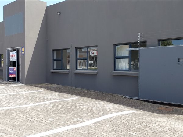 760  m² Commercial space in Newton Park