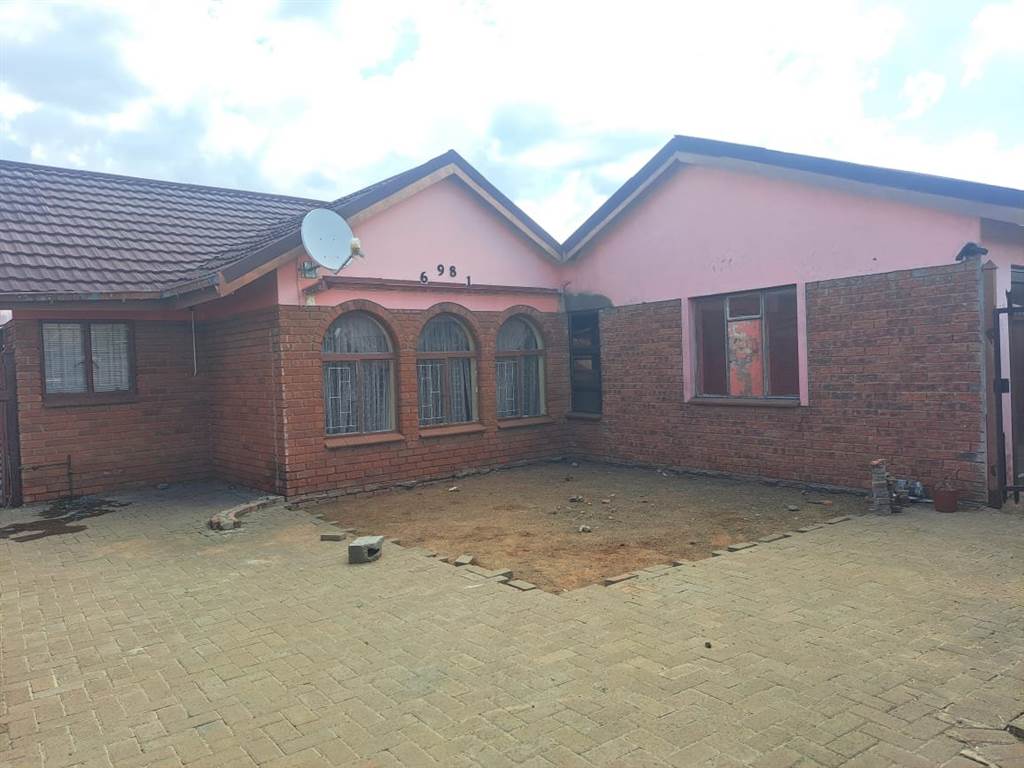 3 Bed House in Bloemfontein photo number 1