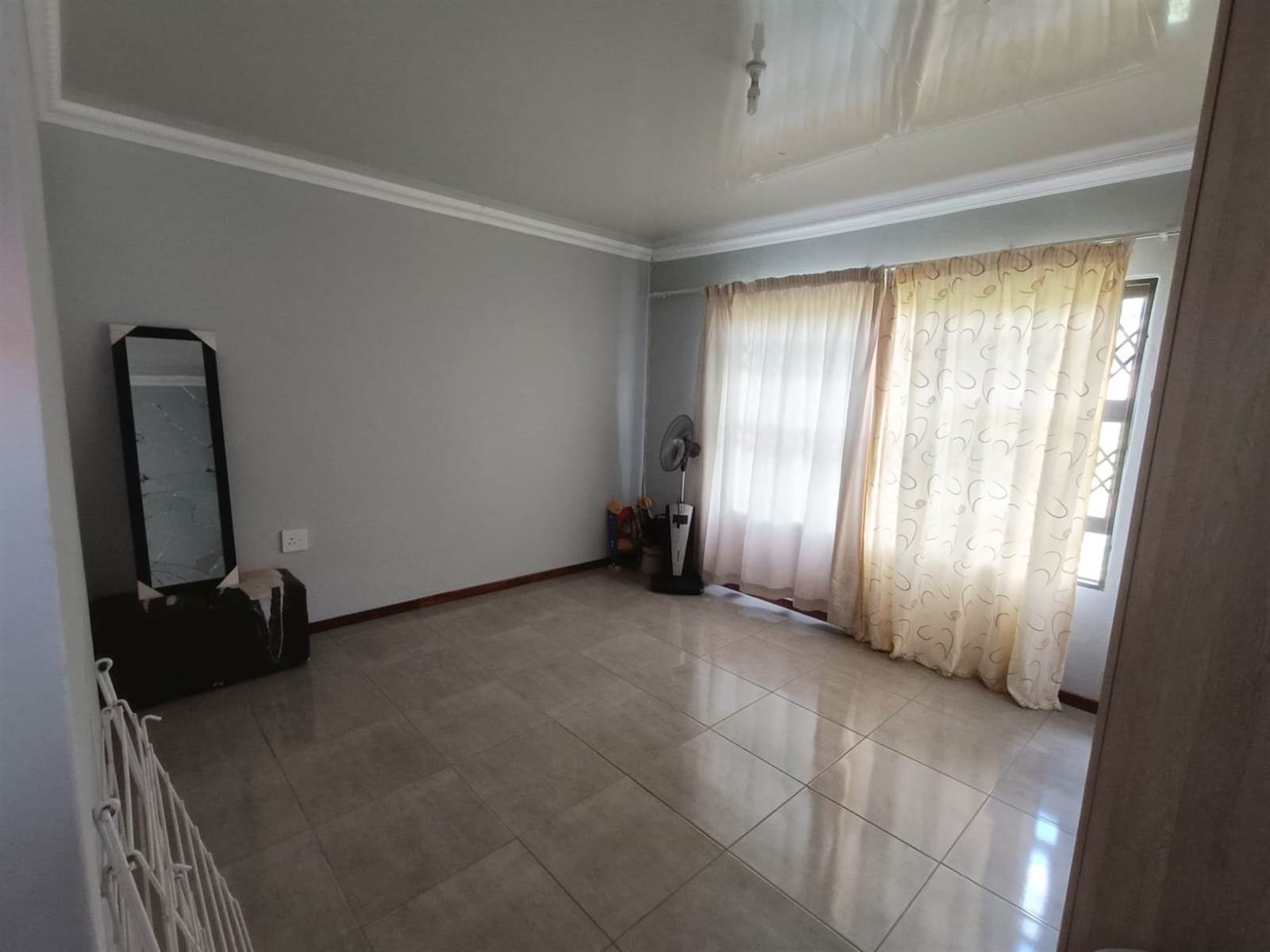 4 Bed House in Serala View photo number 10