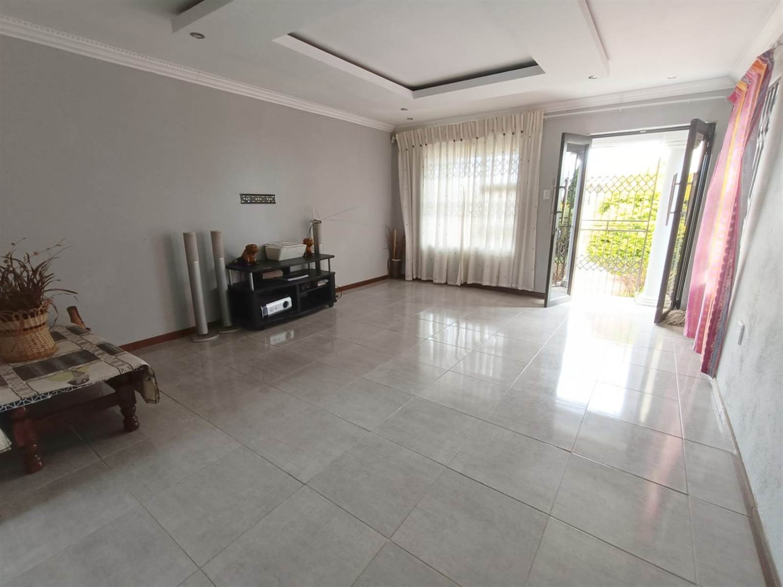 4 Bed House in Serala View photo number 3