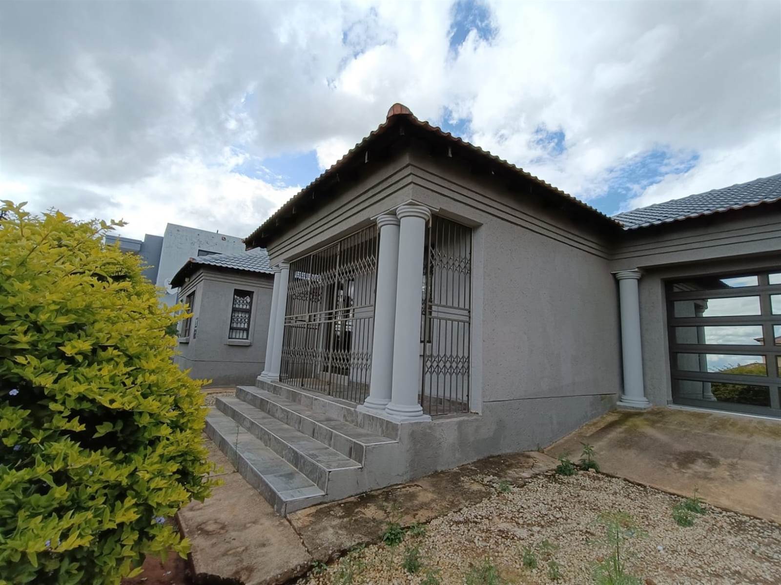 4 Bed House in Serala View photo number 2