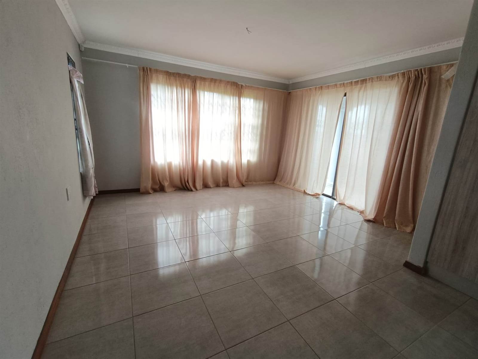 4 Bed House in Serala View photo number 12