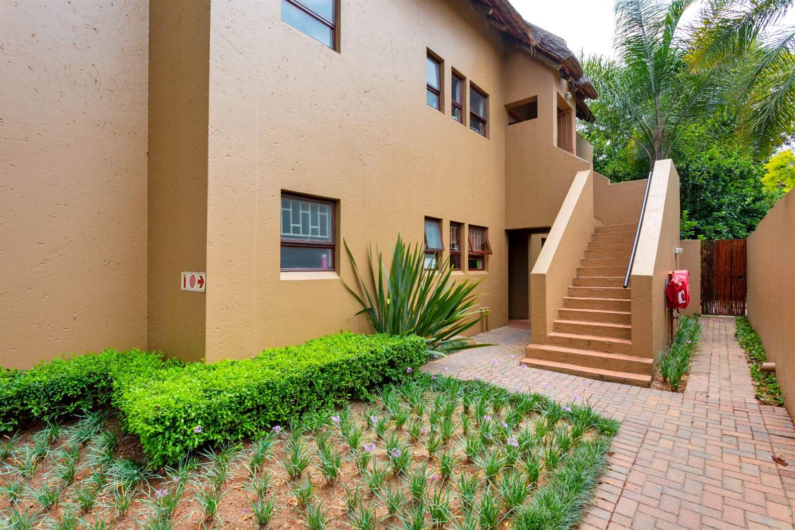 2 Bed Apartment in Douglasdale photo number 15