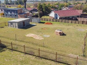 1193 m² Land available in Rensburg