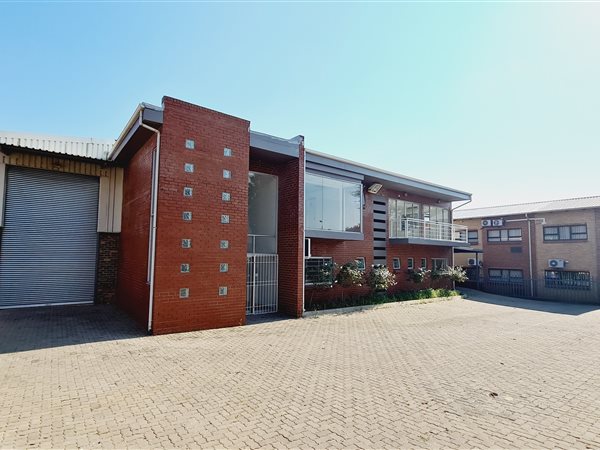 847  m² Industrial space in North Riding