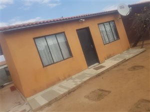 2 Bed House in Etwatwa