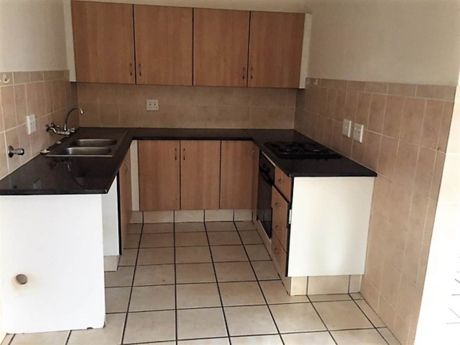 3 Bed Townhouse in Rietfontein photo number 1