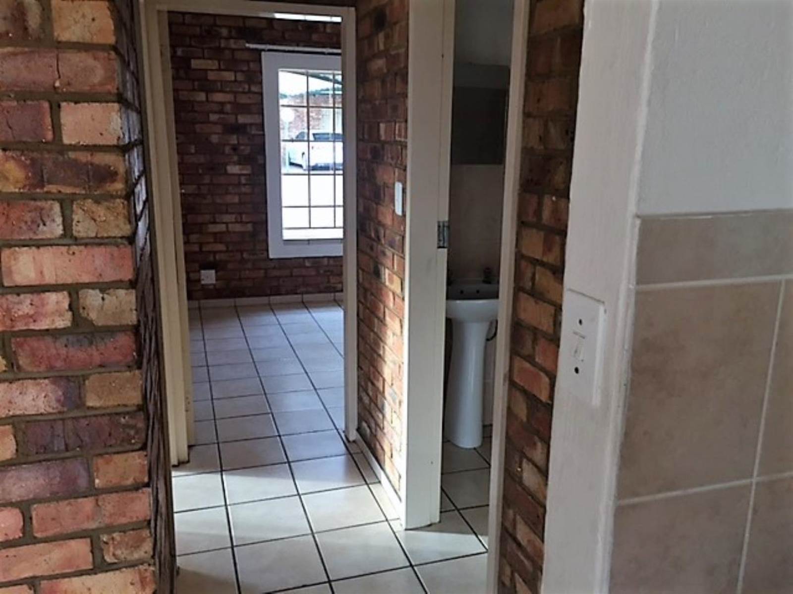 3 Bed Townhouse in Rietfontein photo number 4