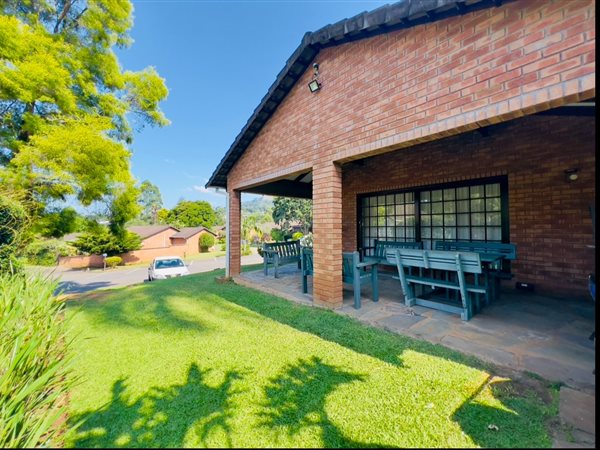 3 Bed Townhouse in Town Bush Valley