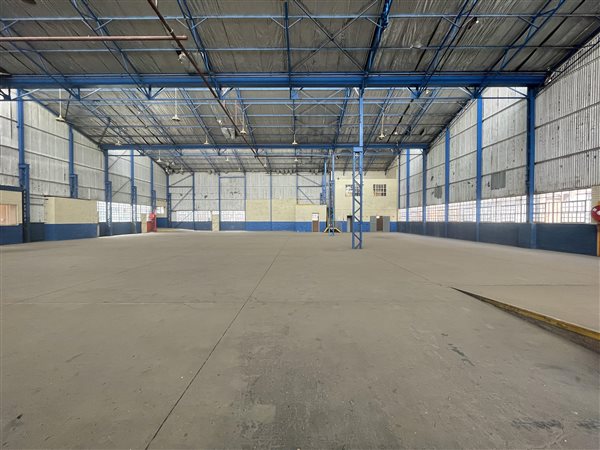 4765  m² Industrial space