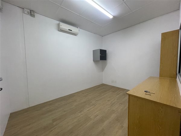 243  m² Commercial space