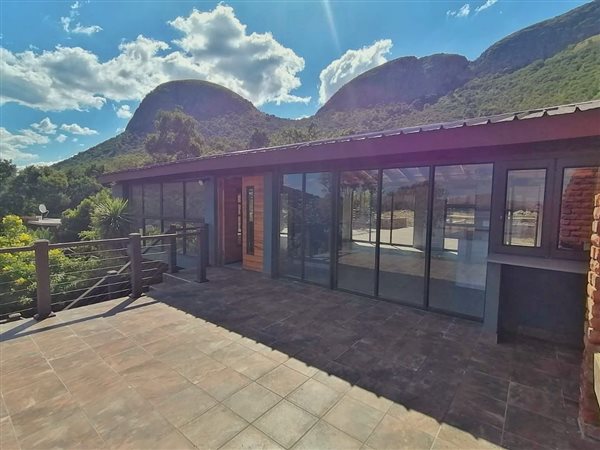 5 Bed House in Hartbeespoort Dam
