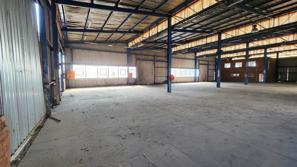 1200  m² Industrial space in Rosslyn photo number 2
