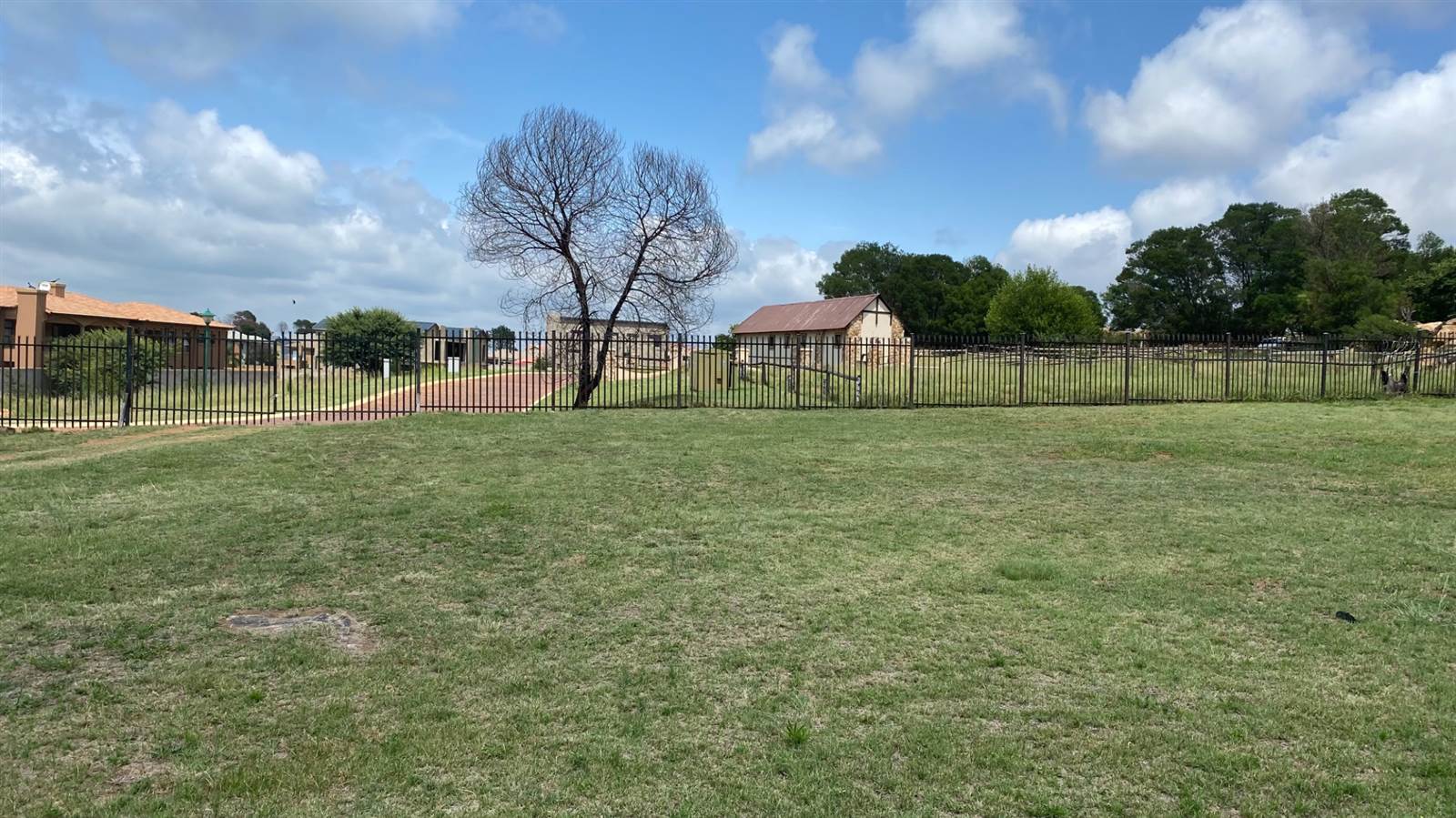 908 m² Land available in Kungwini Country Estate photo number 1